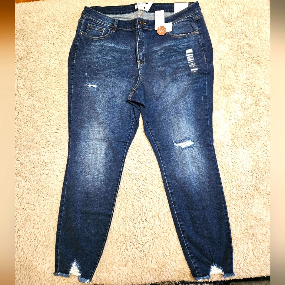NWT Lane Bryant Distressed Mid Rise Super Stretch Signature Fit Skinny Jean 20R